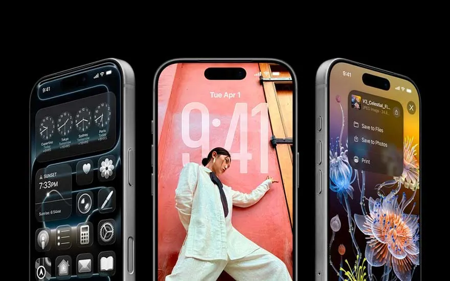 Drie smartphones tonen verschillende schermfuncties: widgets, een grote klok met een vrouw en een deelmenu boven een bloemenachtergrond.