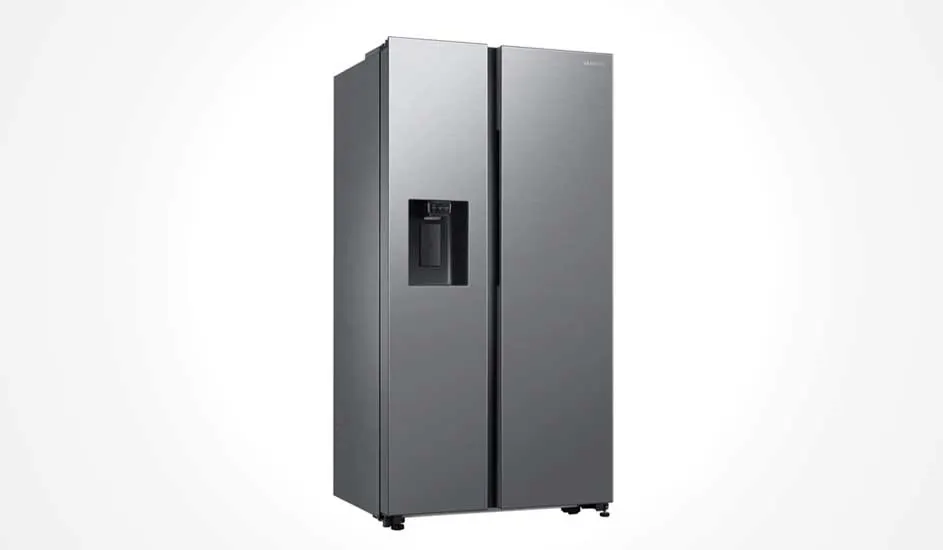 Réfrigérateur moderne argenté à doubles portes avec distributeur d’eau. Design épuré, idéal pour les grandes familles et cuisines modernes.