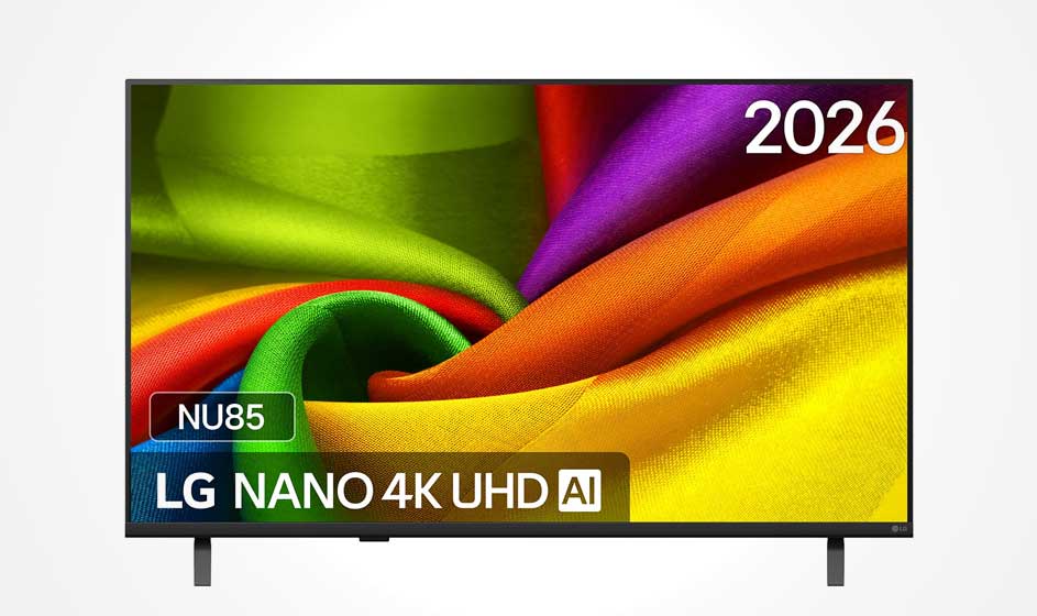 Une TV LG Nano 4K UHD AI repose sur deux pieds, avec une image textile très colorée, le label NU85 et l’année 2026 à l’écran.