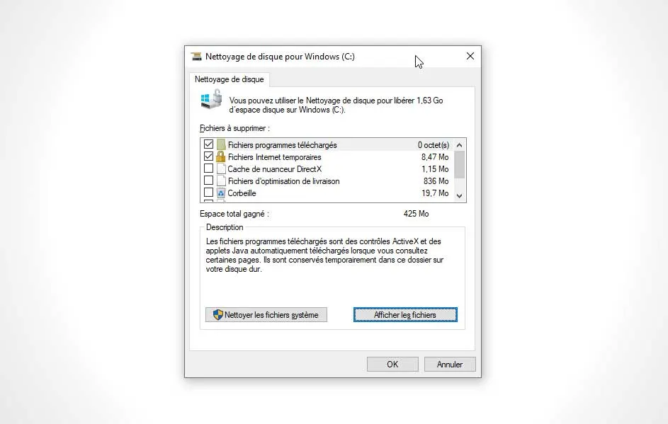 Boîte de dialogue blanche "Nettoyage de disque" avec options de fichiers à supprimer et boutons OK/Annuler.