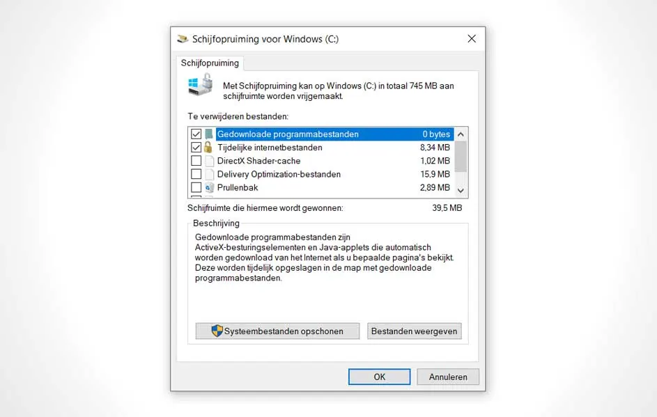 Een wit dialoogvenster "Schijfopruiming voor Windows (C:)" toont selecteerbare bestanden en hun grootte in MB. Onderin staan knoppen 'OK' en 'Annuleren'.