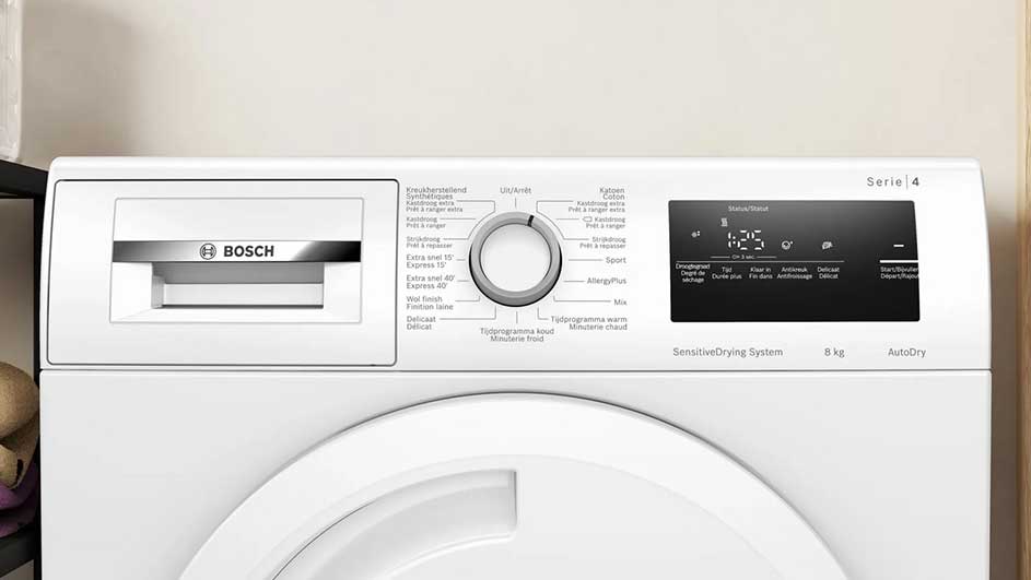 Gros plan sur un sèche-linge Bosch blanc avec sélecteur de programme et écran affichant 1:25.