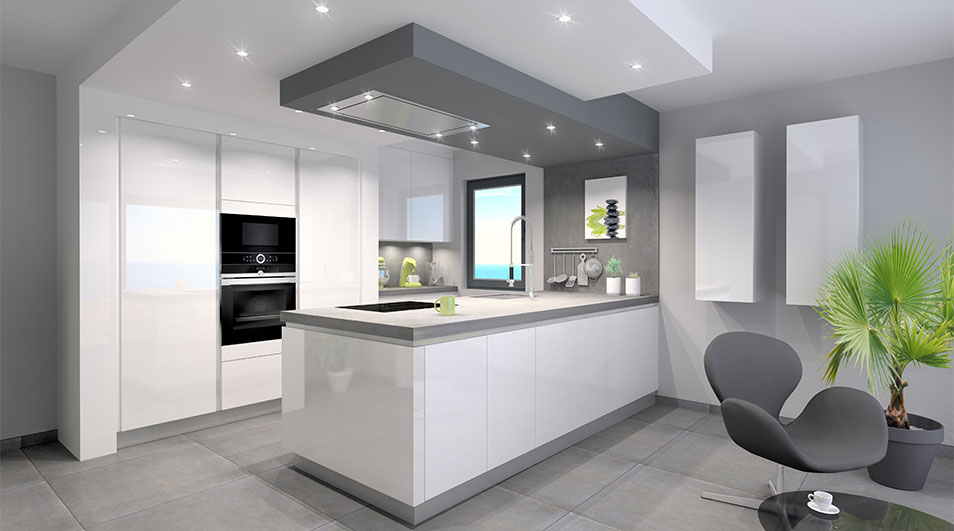 Cuisine moderne avec armoires blanches, îlot central, plan de travail gris et sol carrelé. Une chaise grise et une plante sont visibles.
