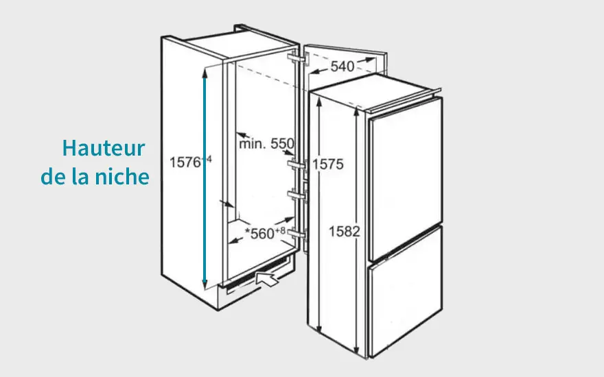 Schéma d'installation d'un réfrigérateur avec des dimensions en millimètres sur fond gris clair.