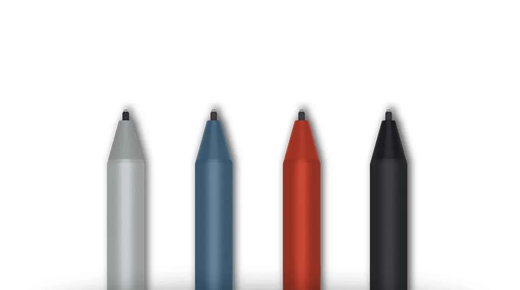 Vier pennen in grijs, blauw, rood en zwart tegen een witte achtergrond.