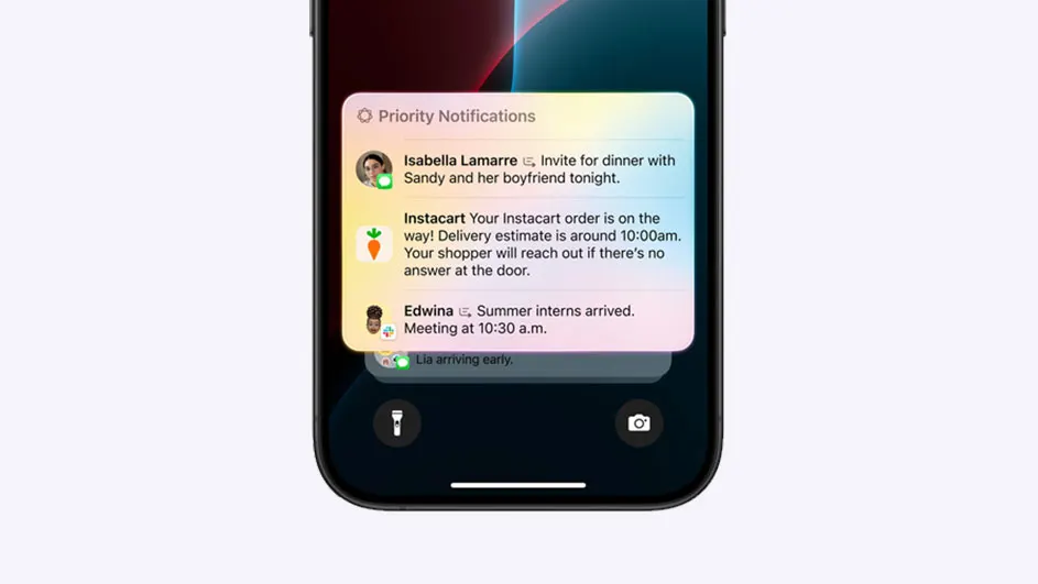 Een smartphone toont prioriteitsmeldingen op een vergrendeld scherm met een abstracte achtergrond. Pictogrammen voor zaklamp en camera zijn zichtbaar.
