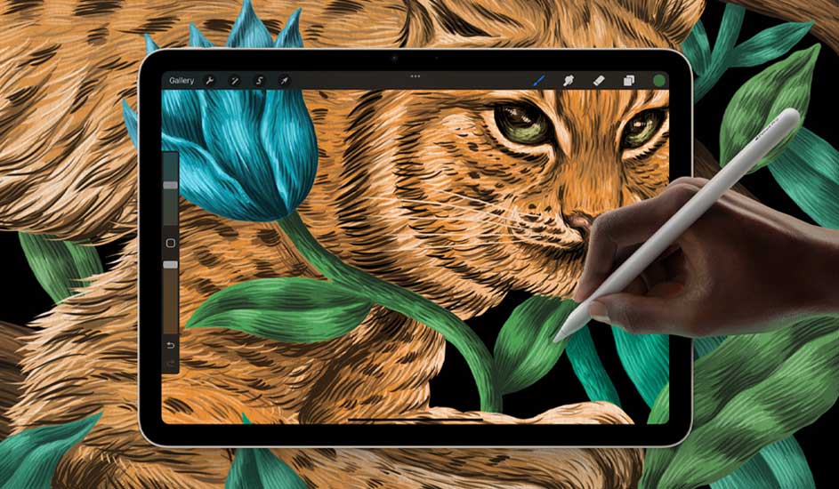 Een digitaal schilderij van een katachtige op een tablet, met een witte stylus in de hand. Op de achtergrond groene bladeren.