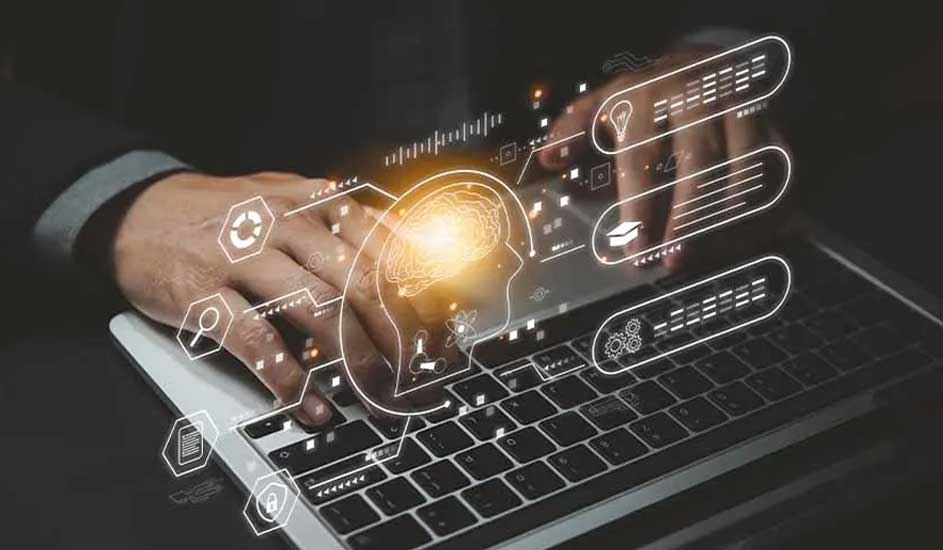 Un ordinateur portable avec des mains tapant sur le clavier. Des icônes numériques, telles qu'un cerveau et des engrenages, flottent au-dessus.
