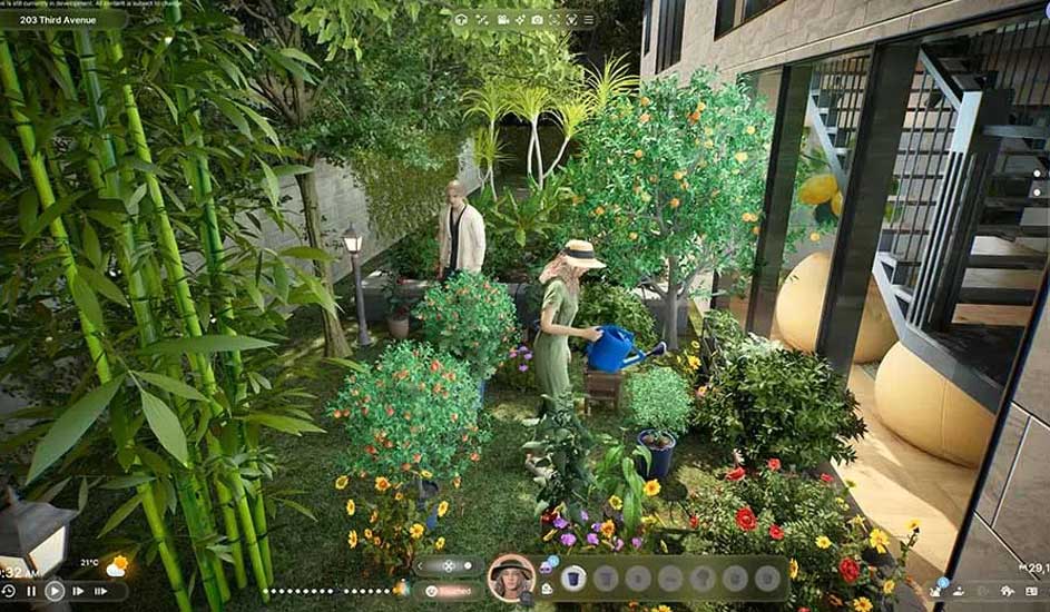 Une femme arrose des plantes dans un jardin verdoyant avec des arbres, des fleurs et du bambou près d'un bâtiment.