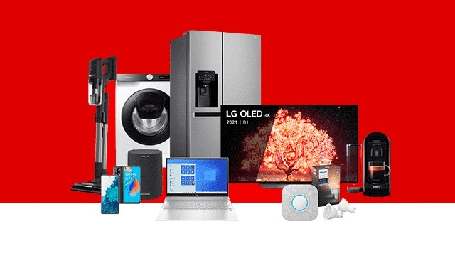 Divers appareils ménagers sur fond rouge et blanc : aspirateur, lave-linge, frigo, TV, ordinateur portable, smartphone, enceinte, machine à café.