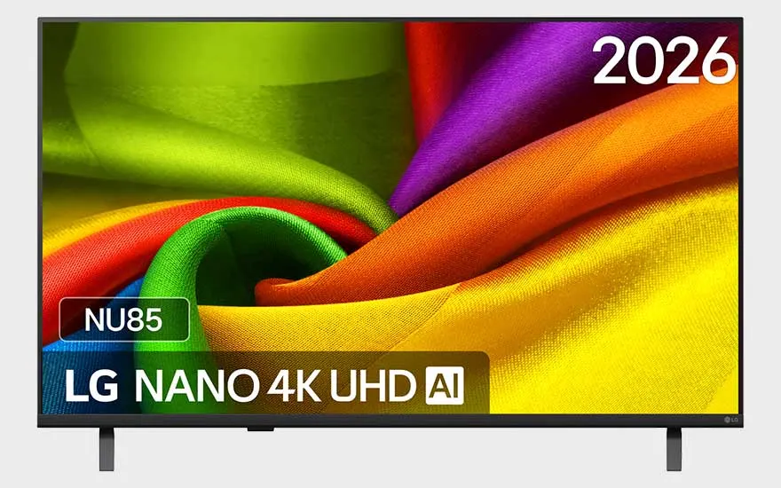 Un téléviseur LG NANO 4K UHD AI montre des tissus ondulés aux couleurs vives, avec une indication 2026 bien visible.