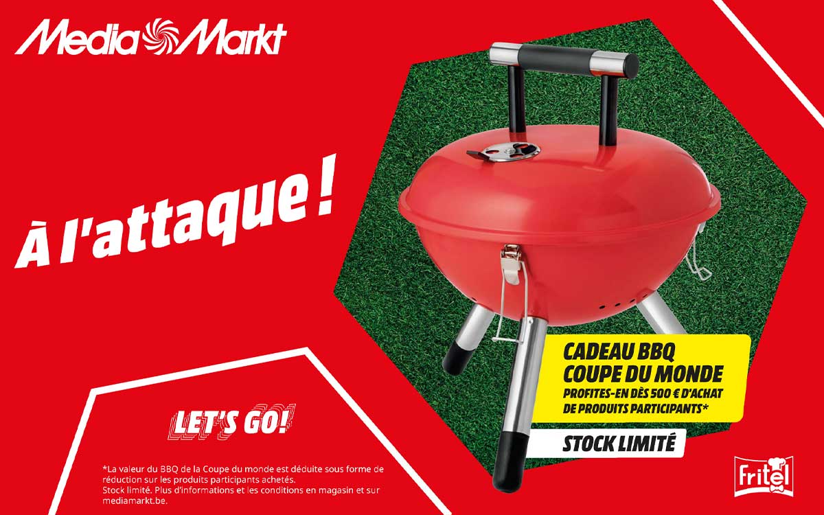 ne affiche rouge en français chez MediaMarkt présente un barbecue cadeau Coupe du monde, avec couleurs vives et stock limité.
