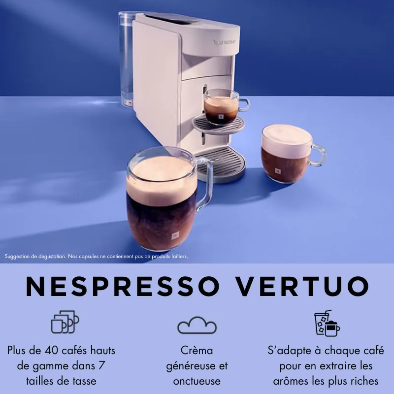 Machine à café Nespresso Vertuo blanche avec trois tasses de café, chacune surmontée d'une crème onctueuse. Ses avantages sont détaillés ci-dessous : sept tailles de tasse et plus de quarante mélanges uniques, une crème douce et riche caractéristique, et chaque mélange est préparé individuellement pour une extraction optimale des arômes.