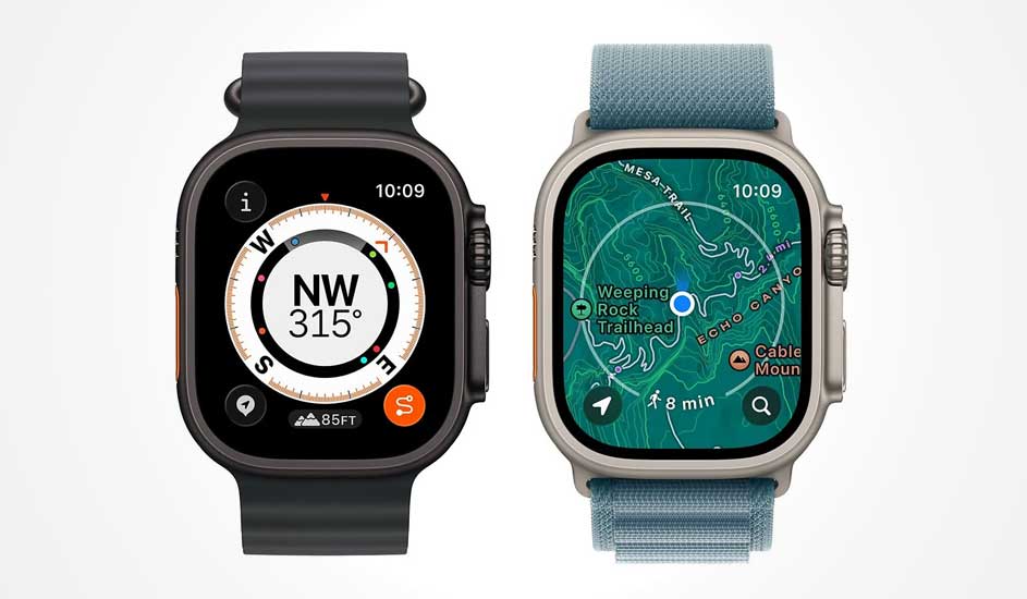Twee rechthoekige Apple smartwatches tonen een kompas met graden en een wandelkaart met route, tijd en locatie, elk met verschillend bandje.