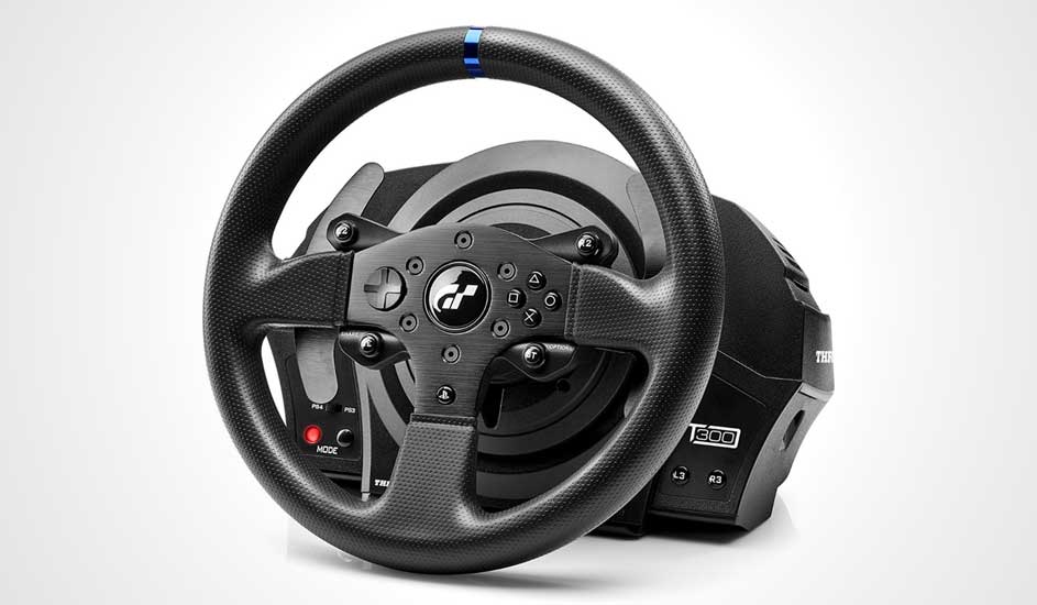 Volant de course noir avec boutons et base noire sur fond blanc.