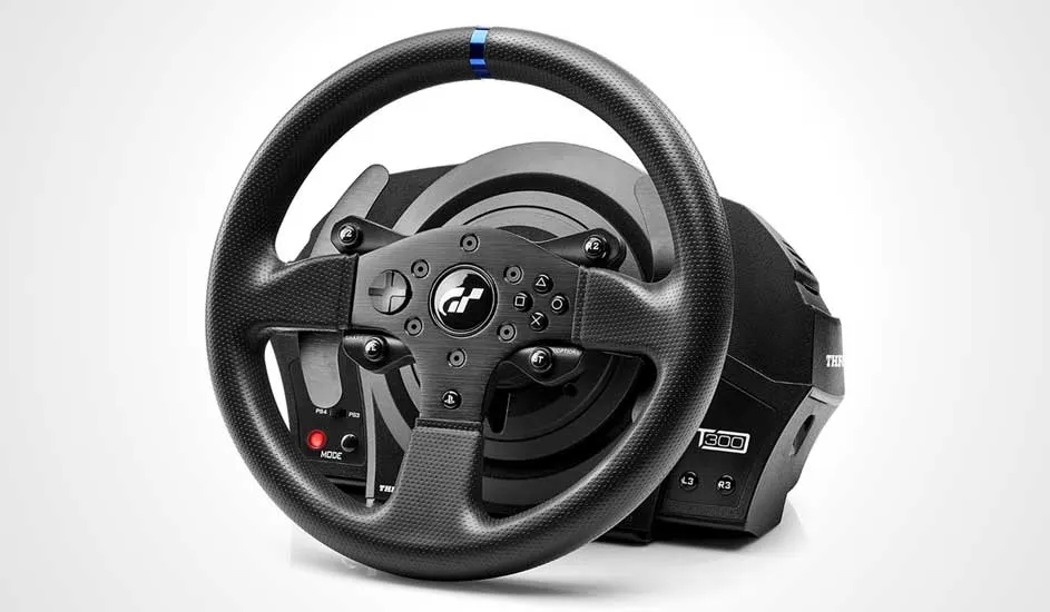 Volant de course noir avec boutons et base noire sur fond blanc.