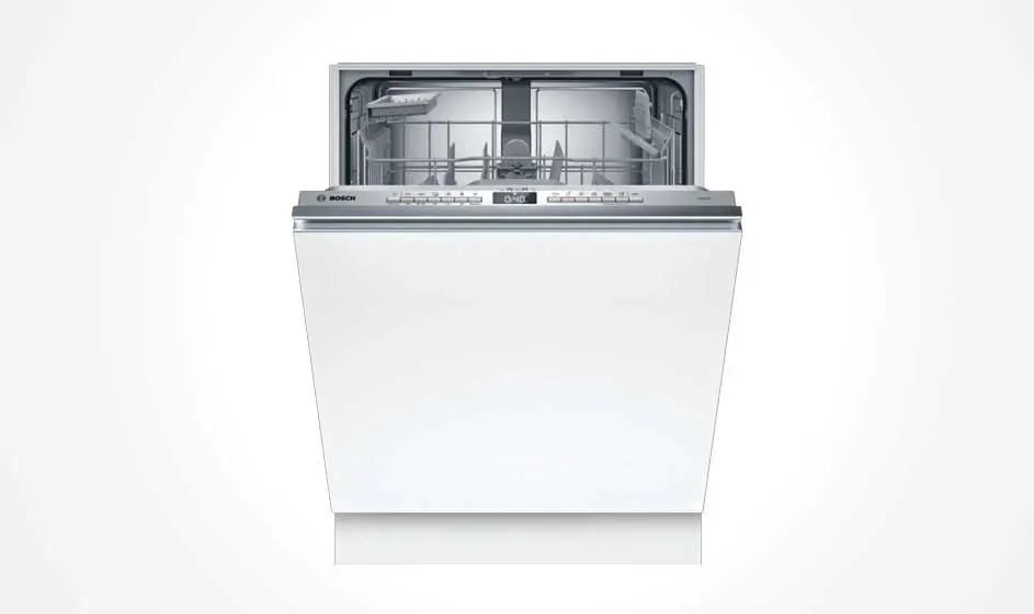 Een volledig ingebouwde vaatwasser met gesloten deur toont moderne technologie. Het apparaat heeft een sleek design met digitale bediening bovenaan. De witte afwerking integreert naadloos in keukenkasten en biedt efficiënte afwasmogelijkheden.