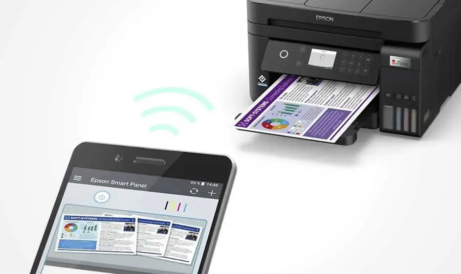 Een printer print een document, draadloos verbonden met een smartphone waarop een document wordt weergegeven.