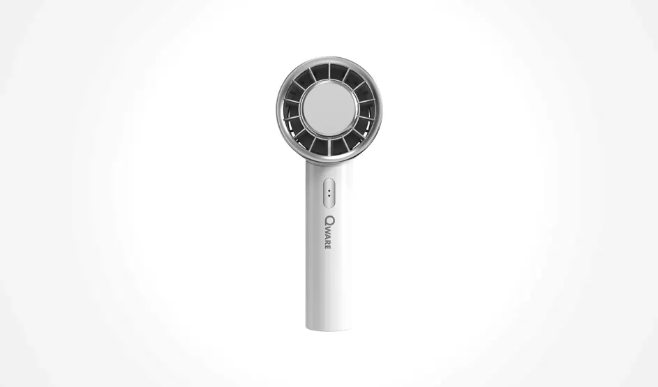 Ventilateur portable blanc Qware avec tête ronde sur fond clair.