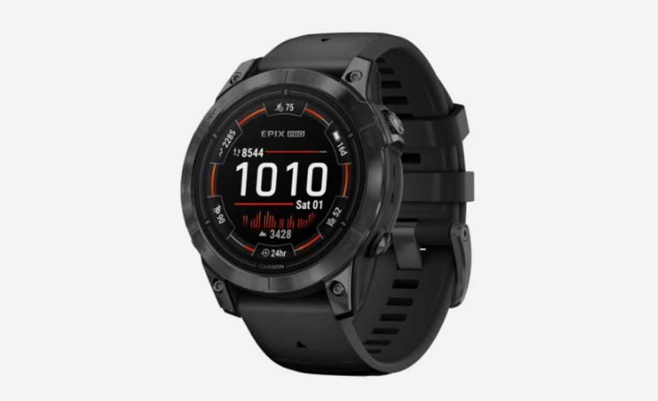 Montre numérique noire avec écran affichant "1010", "Sam 01", et des données graphiques sur fond blanc.