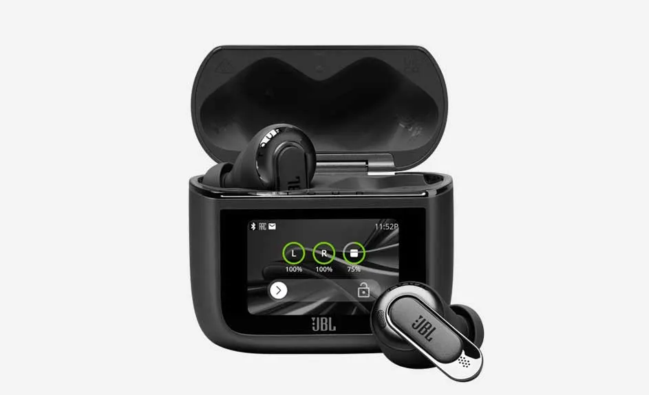 Zwarte JBL-oortjes met oplaaddoos. Het doosje heeft een display met informatie over de batterijstatus.