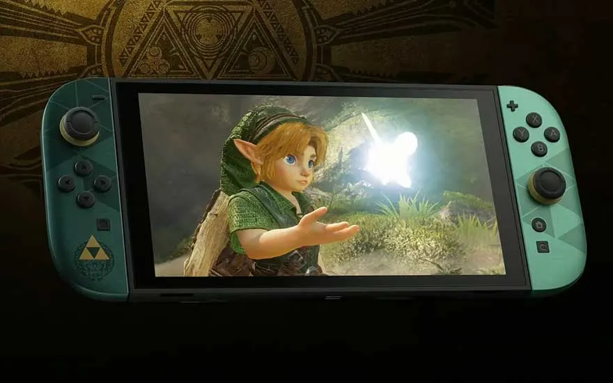 Une Nintendo Switch 2 verte affiche Link tendant la main vers une fée lumineuse. Une Triforce dorée orne l’arrière-plan.