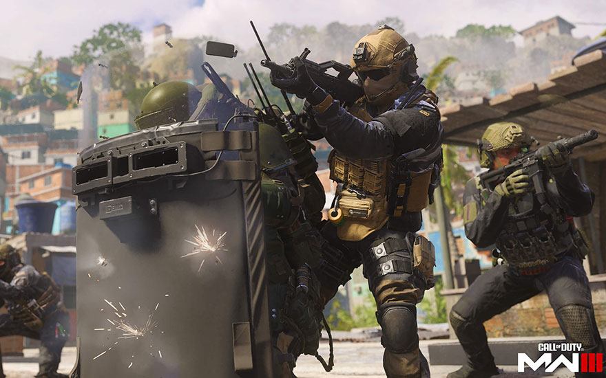 Voorgrond: soldaten in gevechtsuitrusting, een met een schild. Achtergrond: stedelijk landschap, gebouwen.