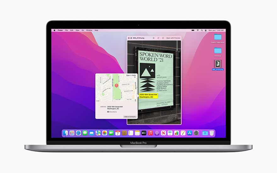 Un ordinateur portable MacBook Pro affiche un fond d'écran violet et des fenêtres ouvertes, y compris une carte et une affiche.