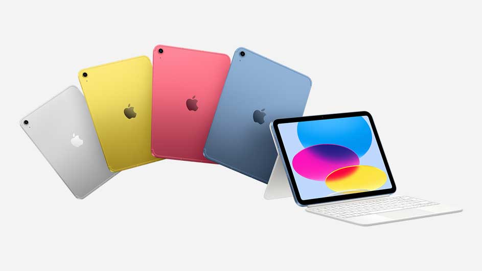 Vijf iPads in zilver, geel, roze en blauw. Eén iPad staat open met een toetsenbord. Witte achtergrond.