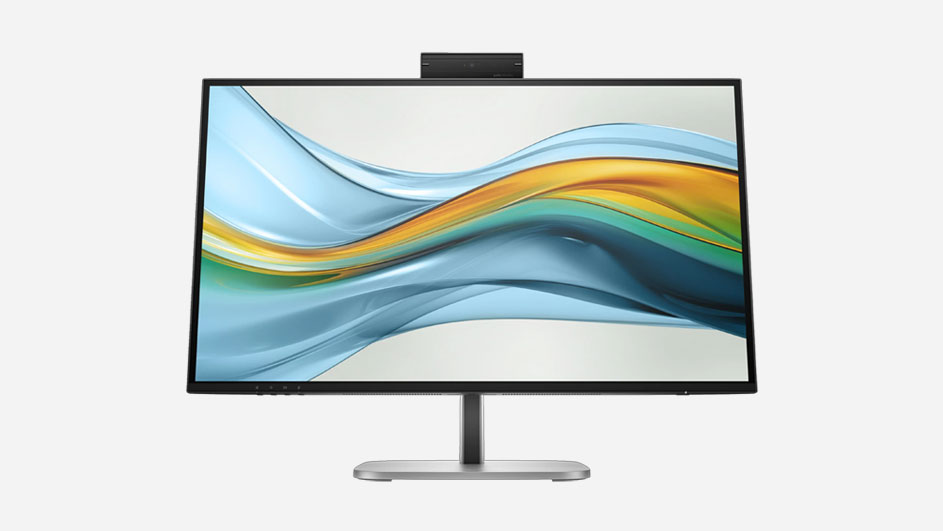 Een slanke monitor met smalle rand, metalen voet en uitklapbare webcam; helder scherm toont golvende abstracte banden in blauw, groen en geel.