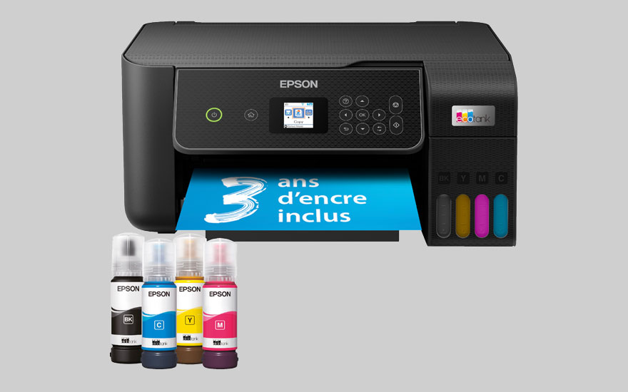 Une imprimante noire Epson est affichée avec des bouteilles d'encre colorées (cyan, magenta, jaune, noir) sur fond gris.