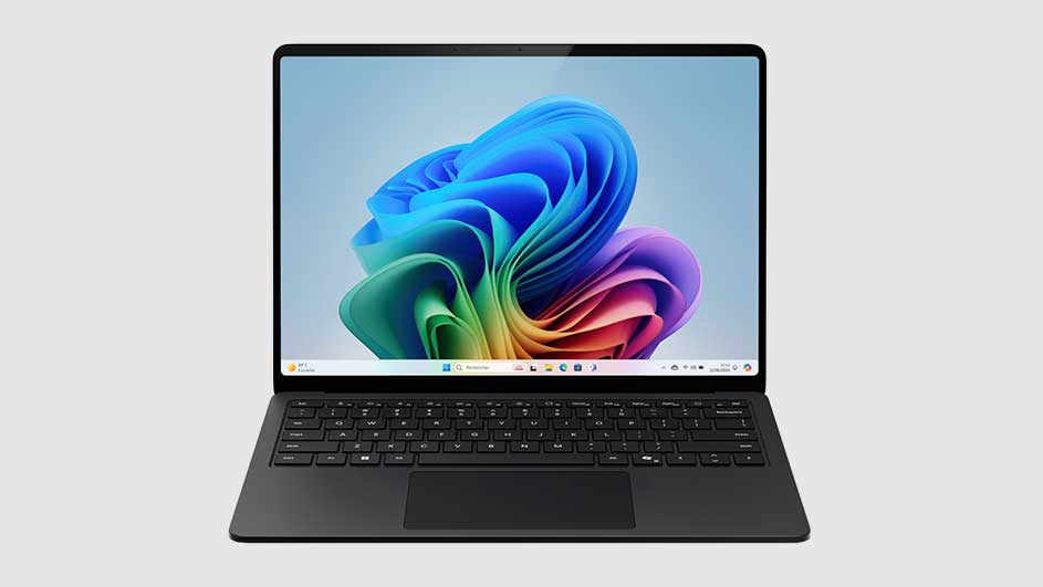 Een open zwarte laptop staat op een grijze achtergrond. Het scherm toont een kleurrijk abstract patroon.