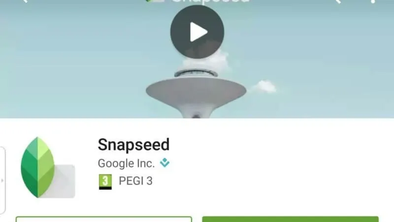 Capture d'écran de l'application Snapseed avec un château d'eau gris sur fond bleu ciel. Le logo est une feuille verte.
