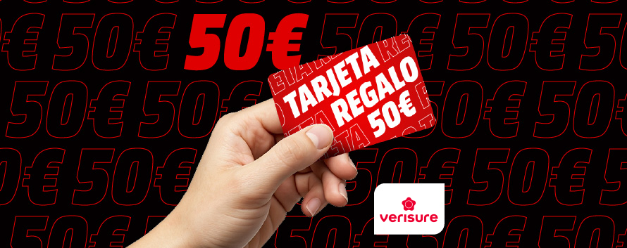  Mano sosteniendo tarjeta roja “Tarjeta regalo 50€” sobre fondo negro con 50€ repetidos y logo de MediaMarkt Direct en la esquina inferior derecha.
