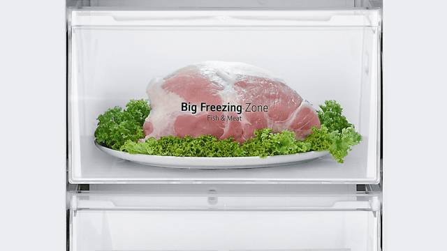 Big Freezing Zone: cajón grande con carne congelada sobre lechuga.