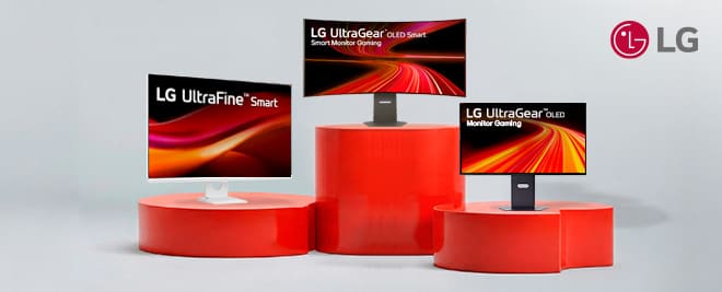 Monitores LG UltraFine y UltraWide sobre pedestales rojos sobre fondo gris con el logotipo de LG en la esquina superior derecha.