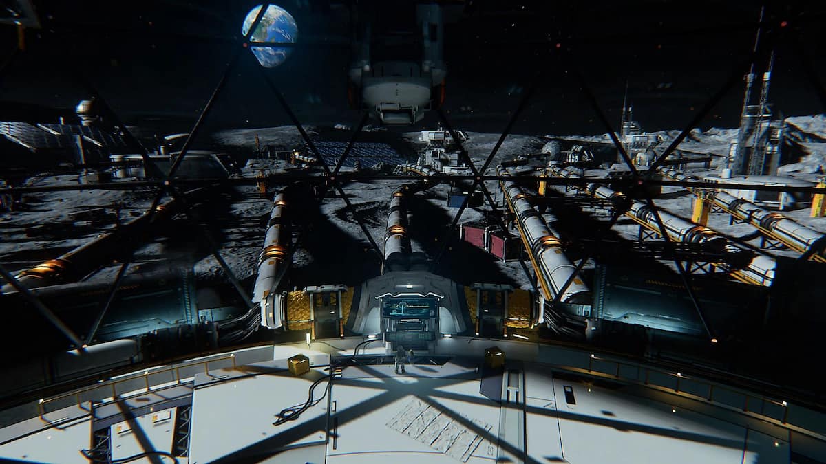 Base lunar futurista con estructuras y naves espaciales sobre la superficie de la Luna con la Tierra visible al fondo en un videojuego.