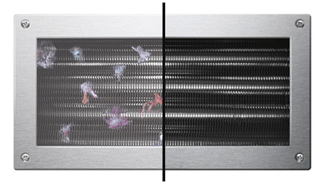 Detalle de un condensador autolimpiante. La mitad izquierda lo muestra con pelusas y la mitad derecha, completamente limpio