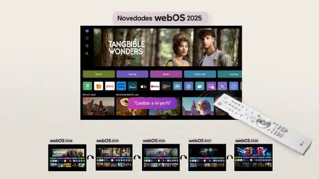 Interfaz de Smart TV webOS 2025 con apps y contenido en pantalla, más mando a distancia en primer plano.