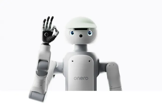 Robot humanoide blanco haciendo el gesto de OK con la mano.