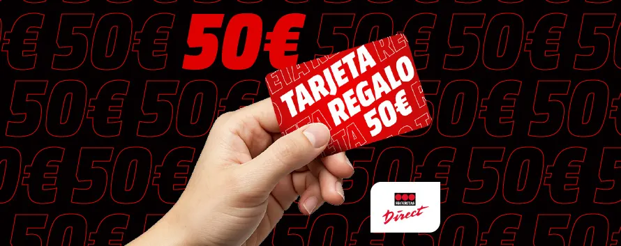 Mano sosteniendo tarjeta roja “Tarjeta regalo 50€” sobre fondo negro con 50€ repetidos y logo de MediaMarkt Direct en la esquina inferior derecha.
