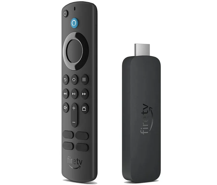 Control remoto y dispositivo Fire TV Stick sobre fondo blanco.
