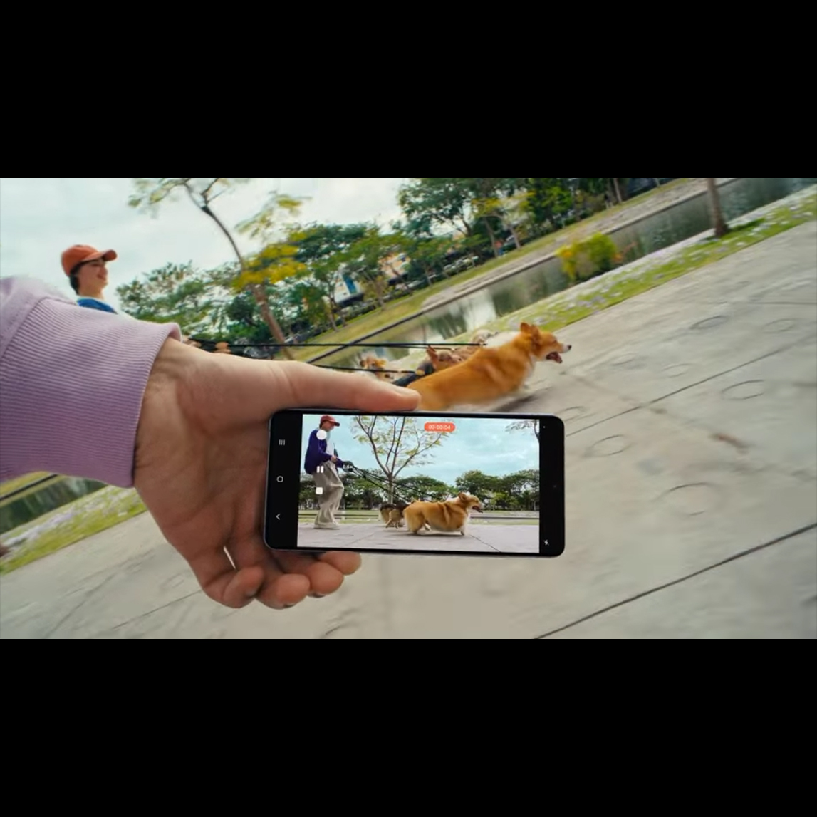 Parte trasera del Galaxy S26 Ultra con diseño premium, múltiples cámaras y S Pen integrado, destacando Galaxy AI