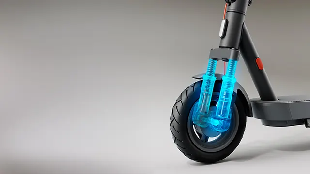 Detalle del sistema de suspensión delantera del patinete con los amortiguadores resaltados en azul