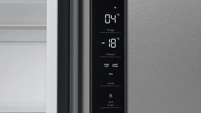 Detalle del lateral del lateral interior de la puerta con la electrónica TouchControl integrada