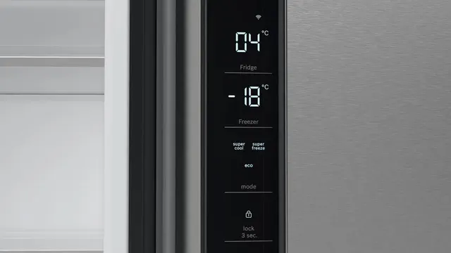 Detalle del lateral del lateral interior de la puerta con la electrónica TouchControl integrada