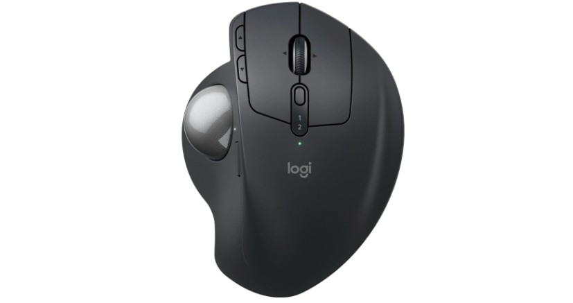 Ratón ergonómico con bola de control en color negro.