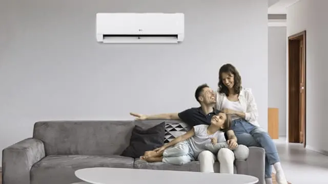 Aire acondicionado LG instalado en un salón moderno que permite reutilizar conexiones existentes gracias a la tecnología Replace, sin necesidad de obras.