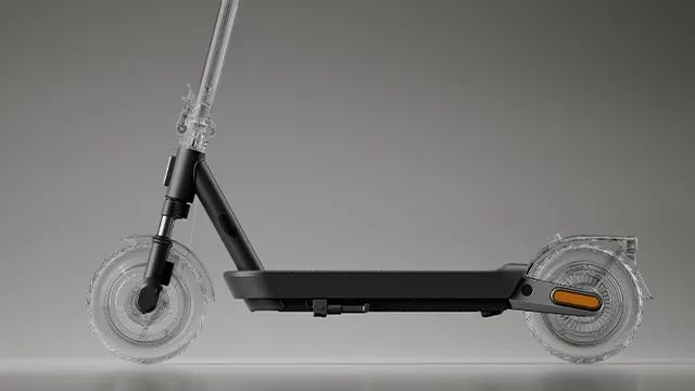 Vista lateral del Xiaomi Electric Scooter 5 Pro destacando su estructura de marco reforzado y diseño resistente.