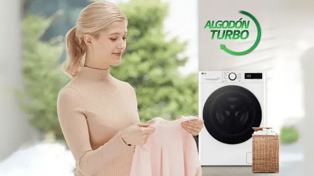 Mujer revisa prenda limpia junto a lavadora LG con programa Algodón Turbo.